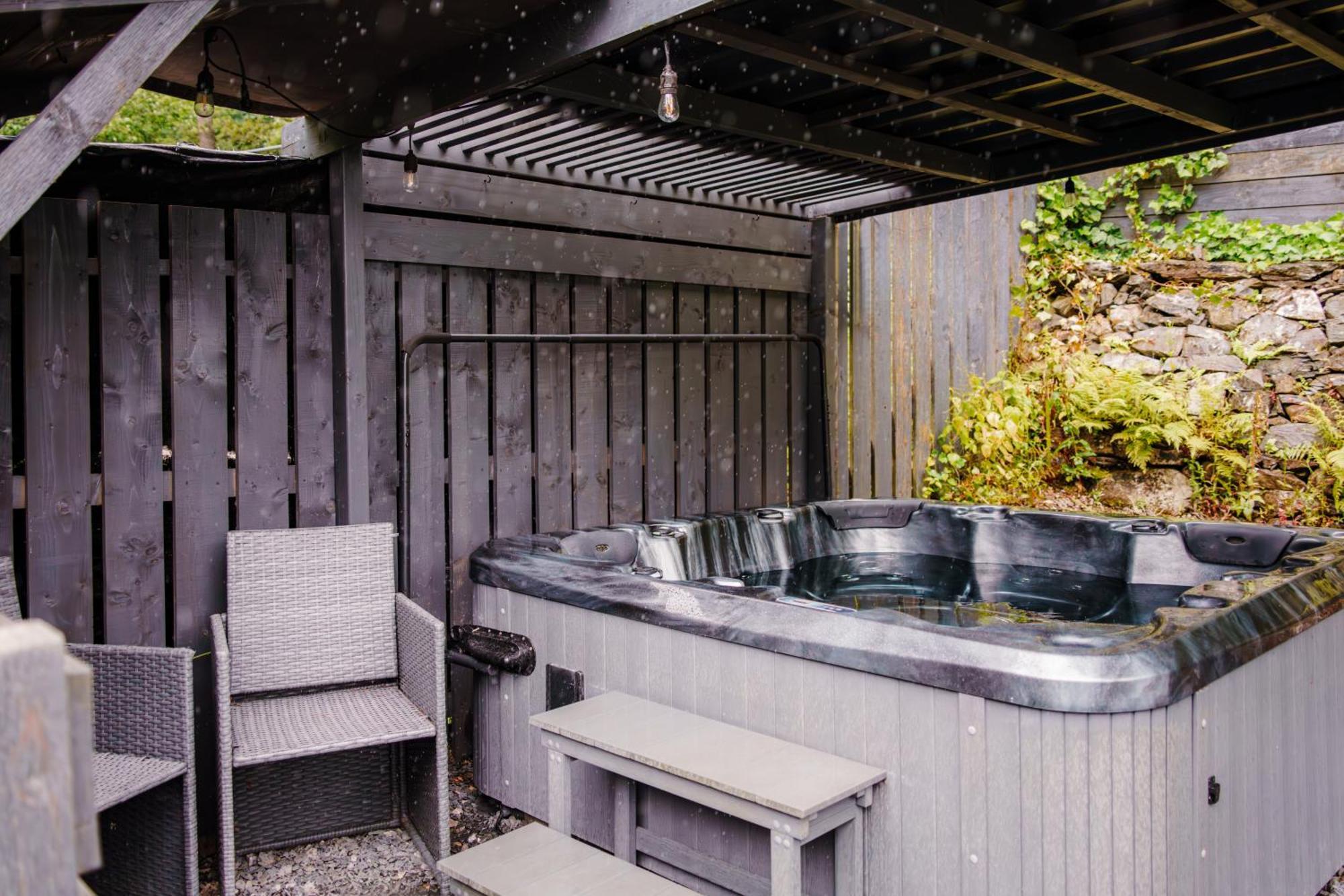 Squirrel Bank, With A Hot Tub & Parking Villa Боунес он Уиндърмиър Екстериор снимка